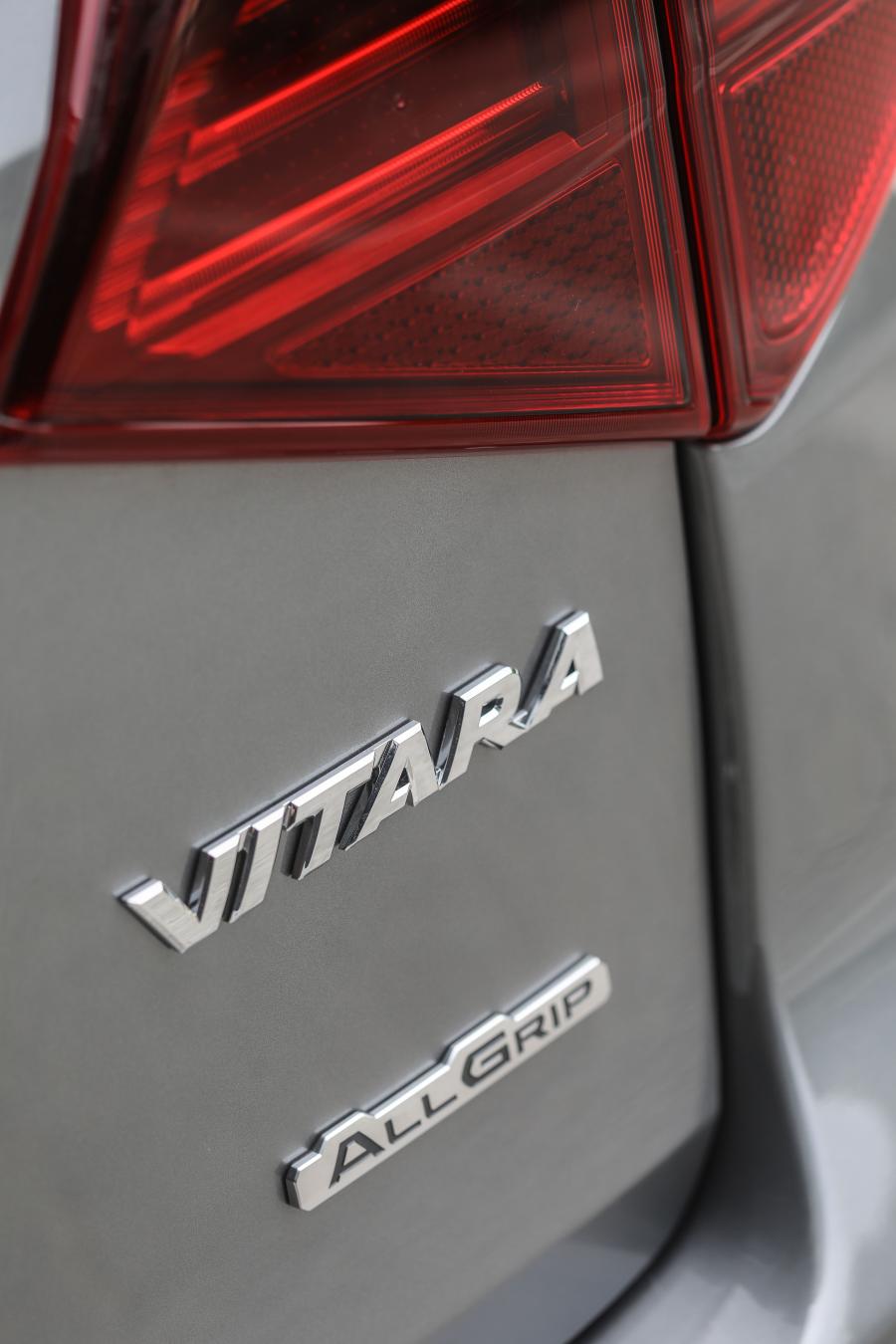 Логотип Suzuki Vitara Katana 2019 года  (фото 12 из 42)